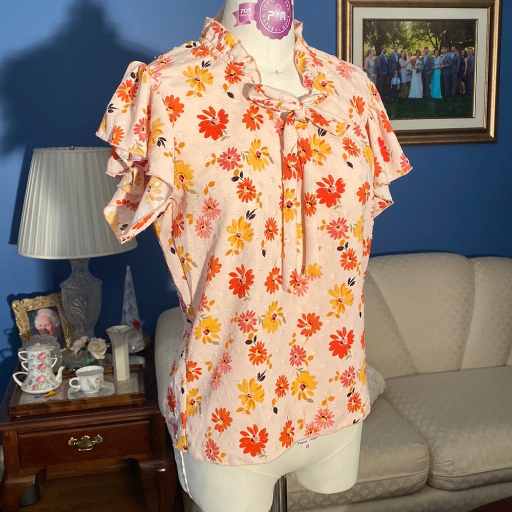 NWT NY Invasion blush floral top